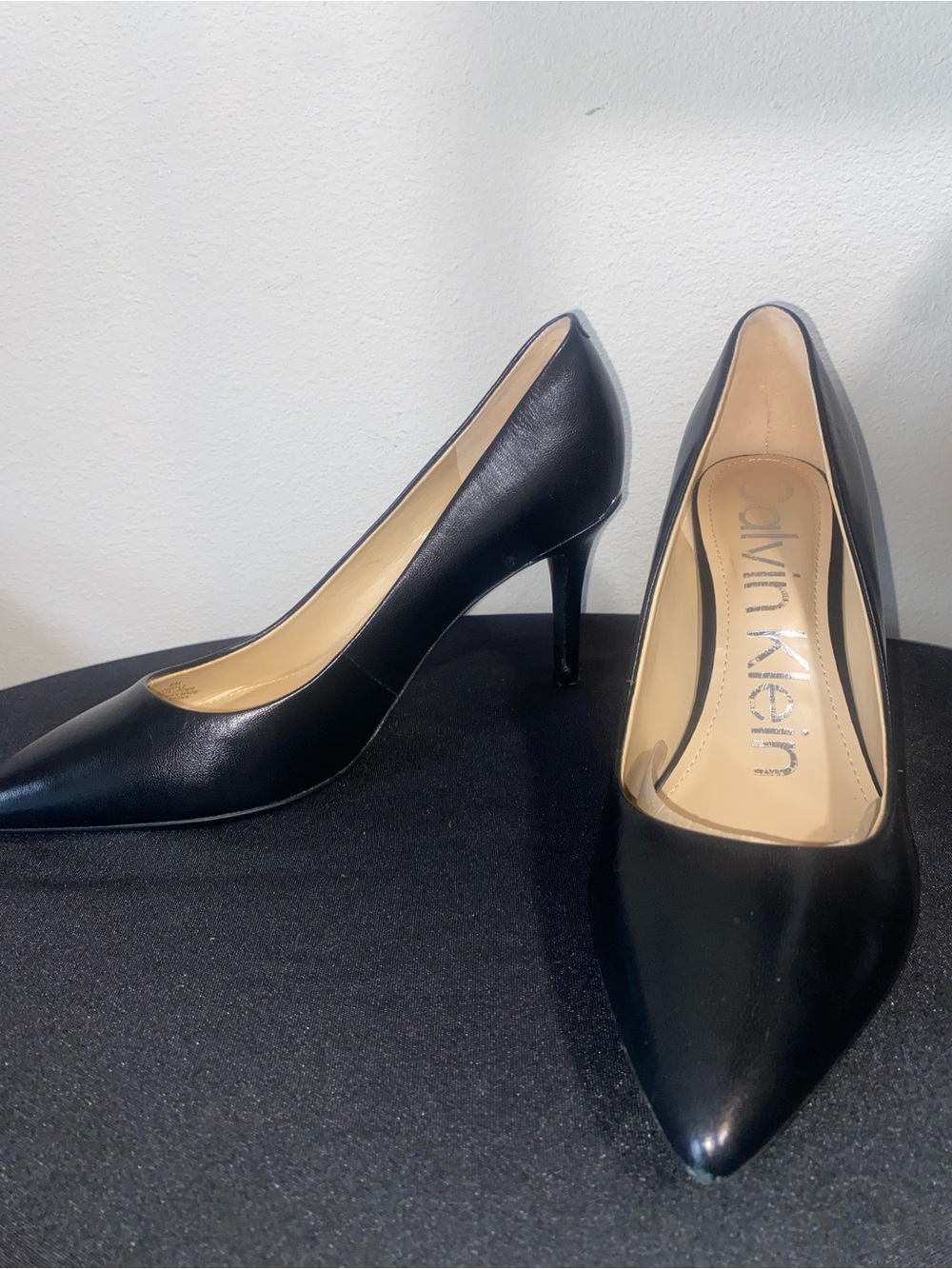 Calvin Klein Go-To “GAYLE” Leather Pumps Size 8